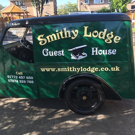 Smithy Lodge Guest House Лейленд Екстер'єр фото